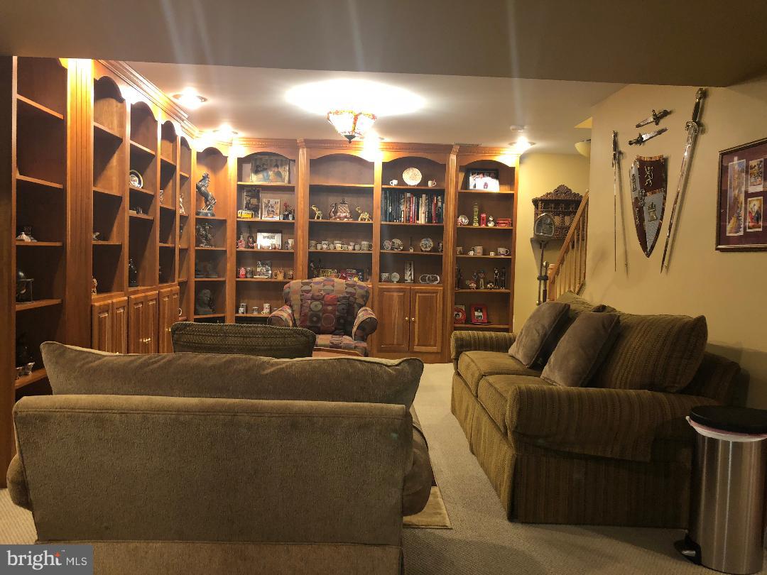 EDGE HILL - Residential Lease