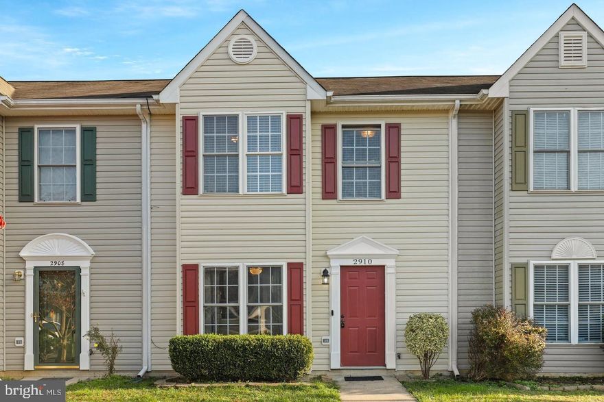 Beautiful Townhome minutes away from Downtown Fredericksburg and public transportation. New floors throughout main level (2024) , New carpet on second level (2024), new floors in bathrooms (2024). Stainless steel appliances and granite countertops. Fenced backyard with plenty of space to entertain.

The property will be available to view as of Feb 1st with a move in availability of Feb 15th. Tenant is moving out and the home will be professionally cleaned.