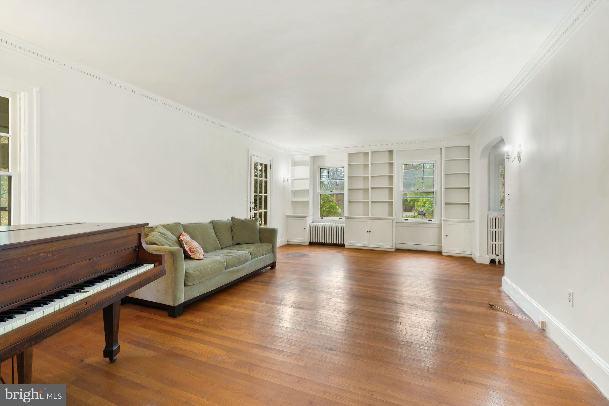 106 RUSSELL AVENUE