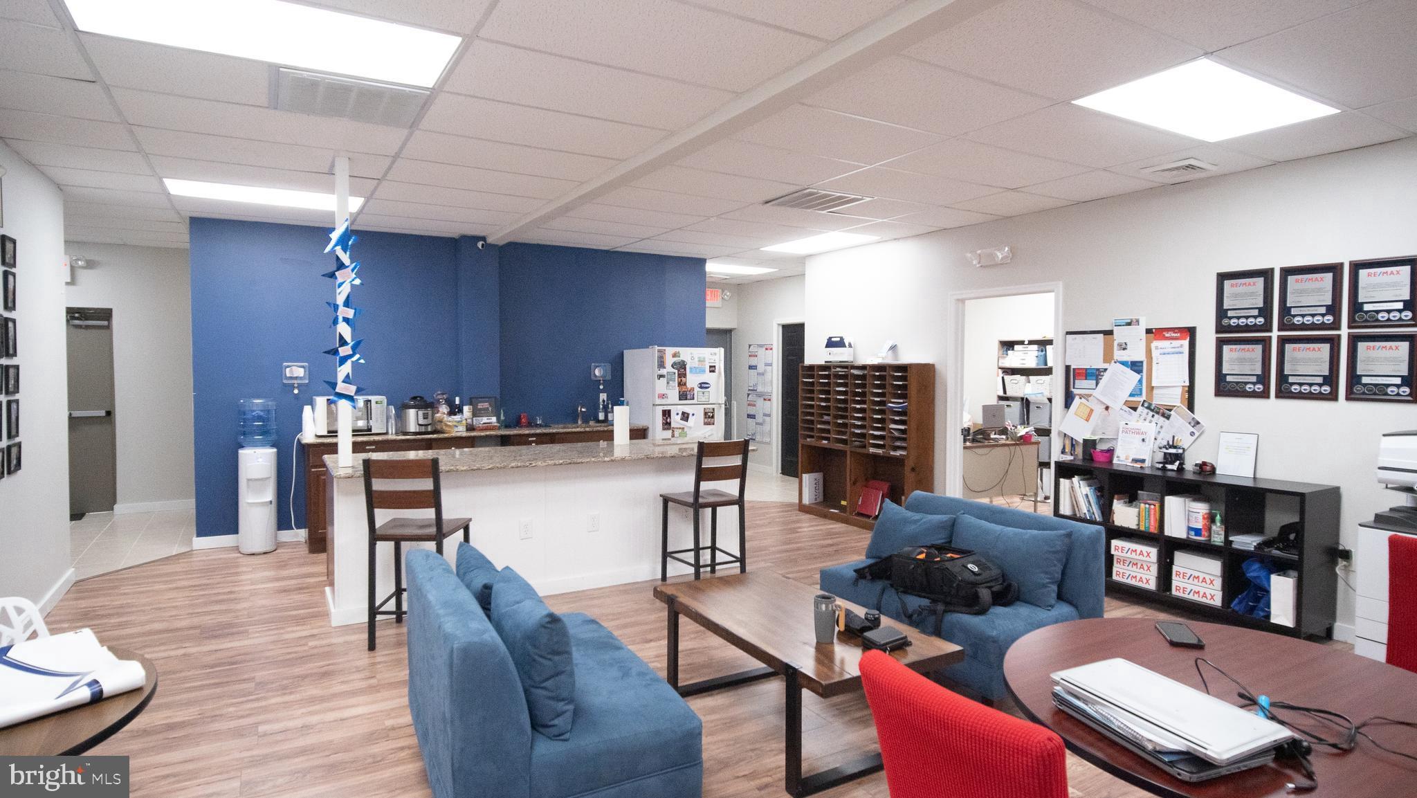 4333 LINCOLN HIGHWAY E