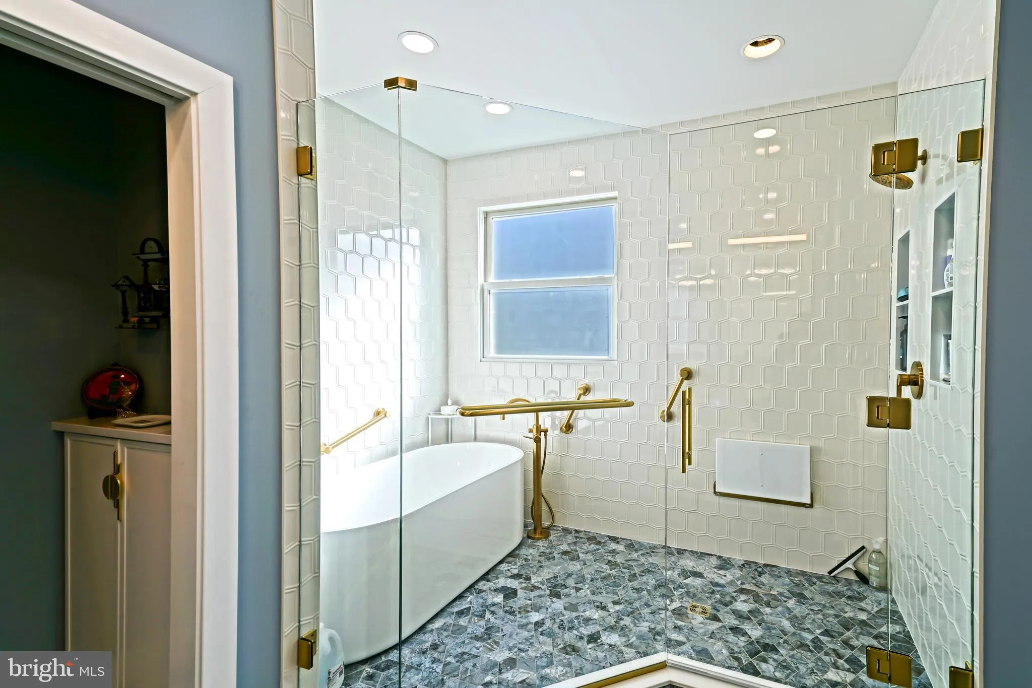 Rehoboth Beach, Delaware 19971, United States, 4 Bedrooms Bedrooms, ,5 BathroomsBathrooms,Residential,Pending,28645