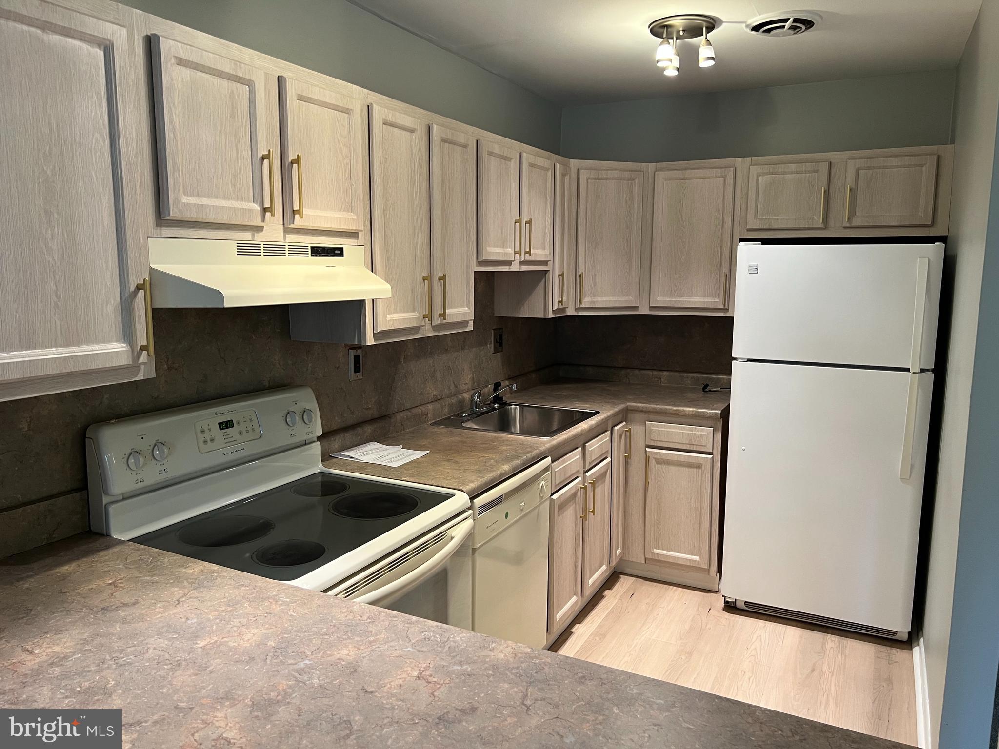 ELKINS PARK - Residential Lease