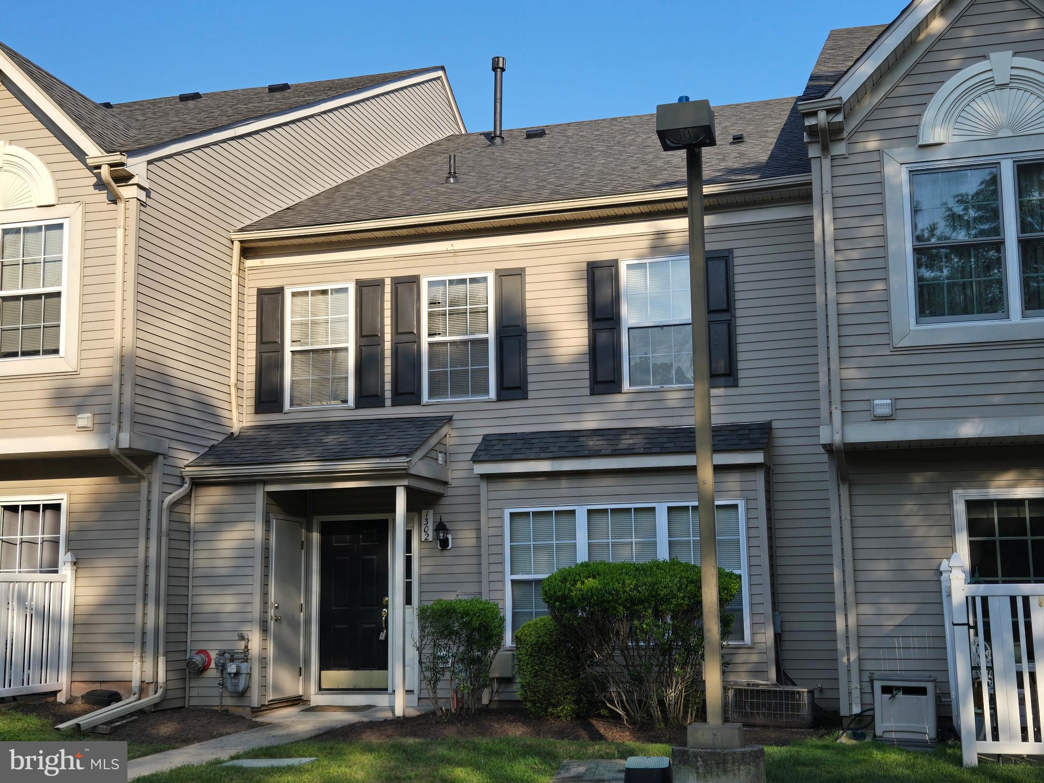 Townhouse in the quiet community of Kimberton Greene will be available immediately! Tucked back in off of Rt 113 for a country living feel, yet convenient for shopping, commuting and Downtown Phoenixville Boro Restaurants and Festivals. Low maintenance living. HOA will remove snow and maintain lawn. Pool, tennis courts and walking trails also included! Pets will be reviewed and approved on a case by case basis at landlord's discretion. Landlord pays HOA fee.