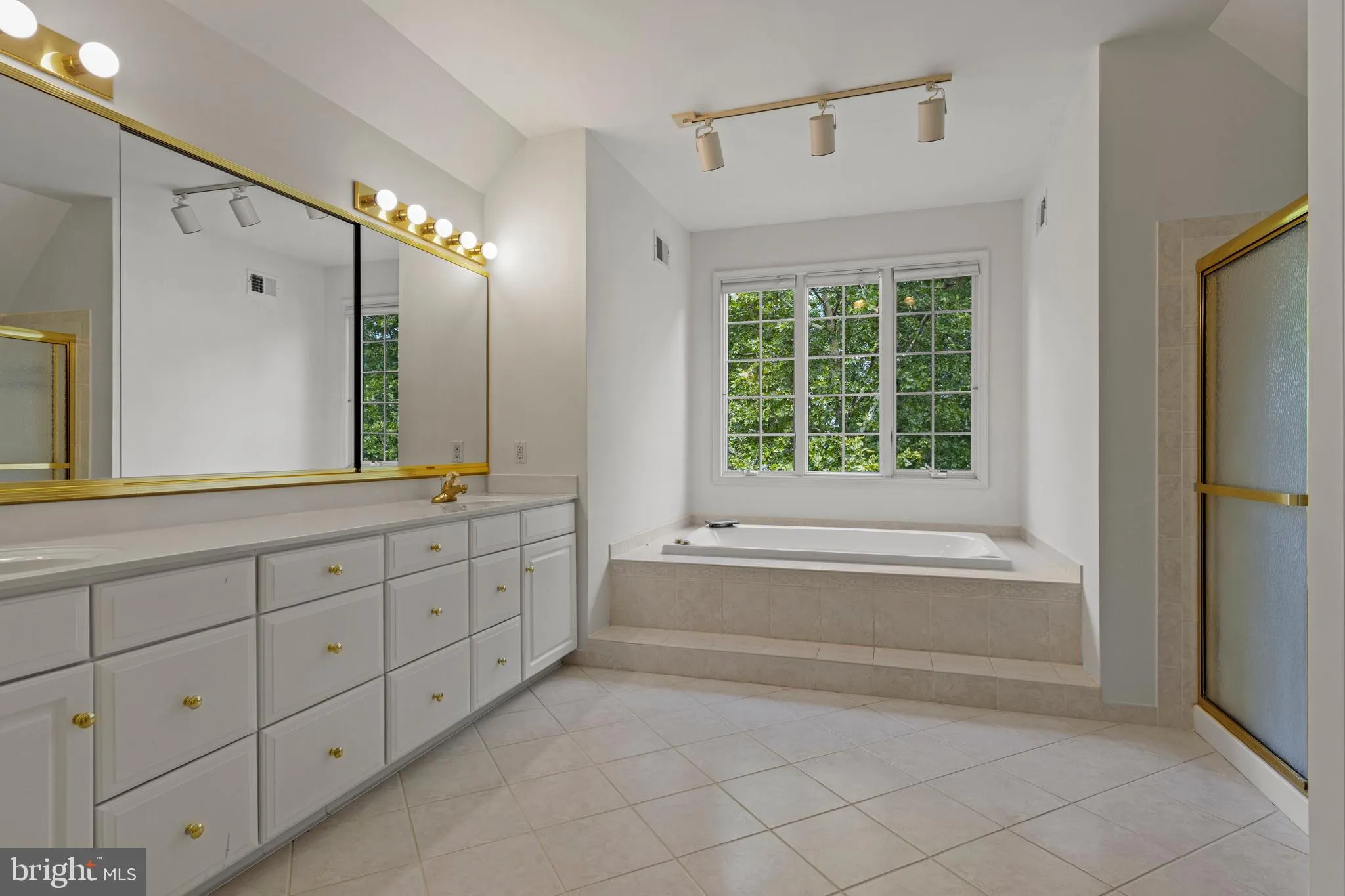 Berwyn, Pennsylvania 19312, United States, 4 Bedrooms Bedrooms, ,5 BathroomsBathrooms,Residential,Active,188830