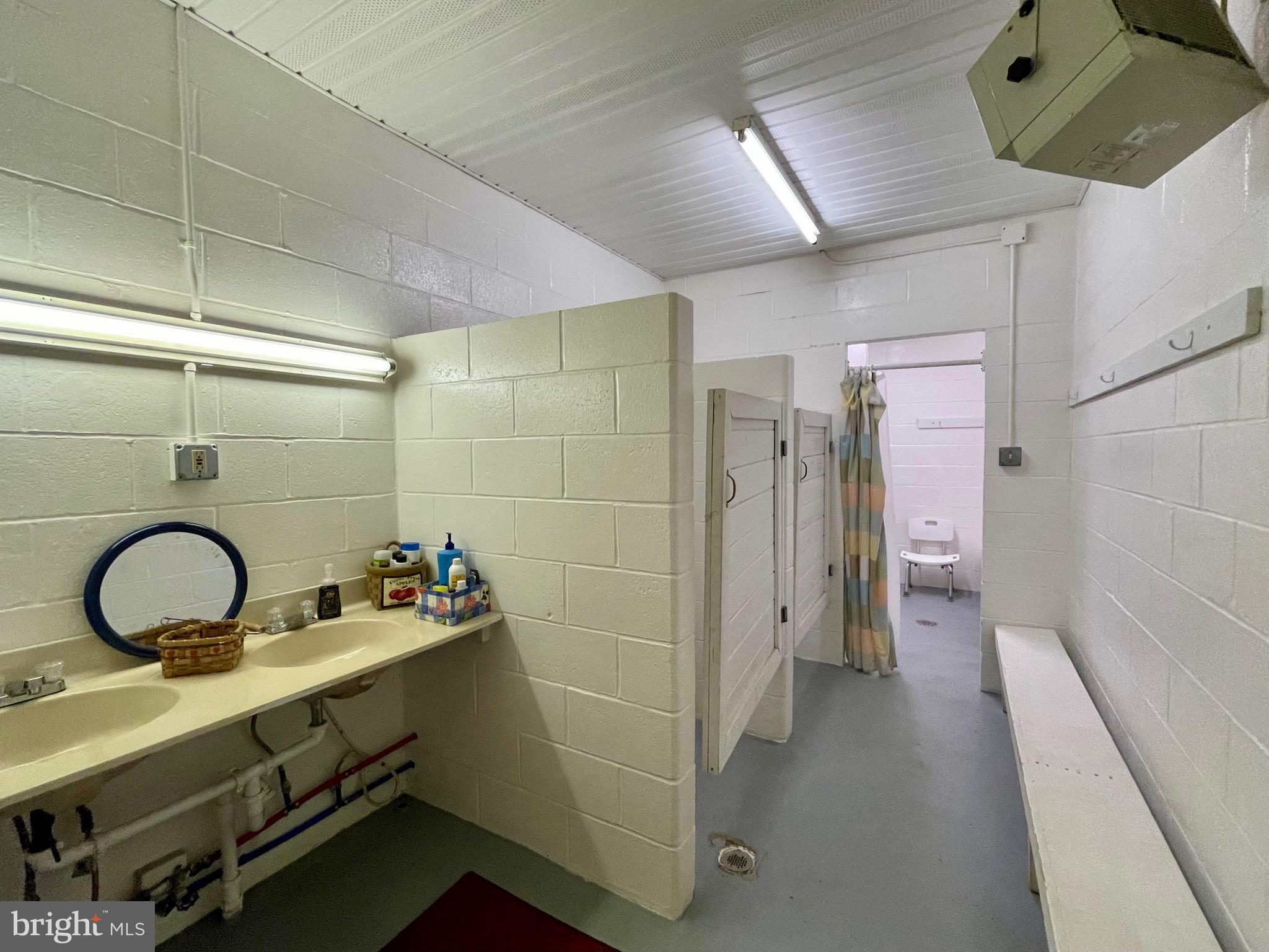 INDIAN COUNTRY - Land