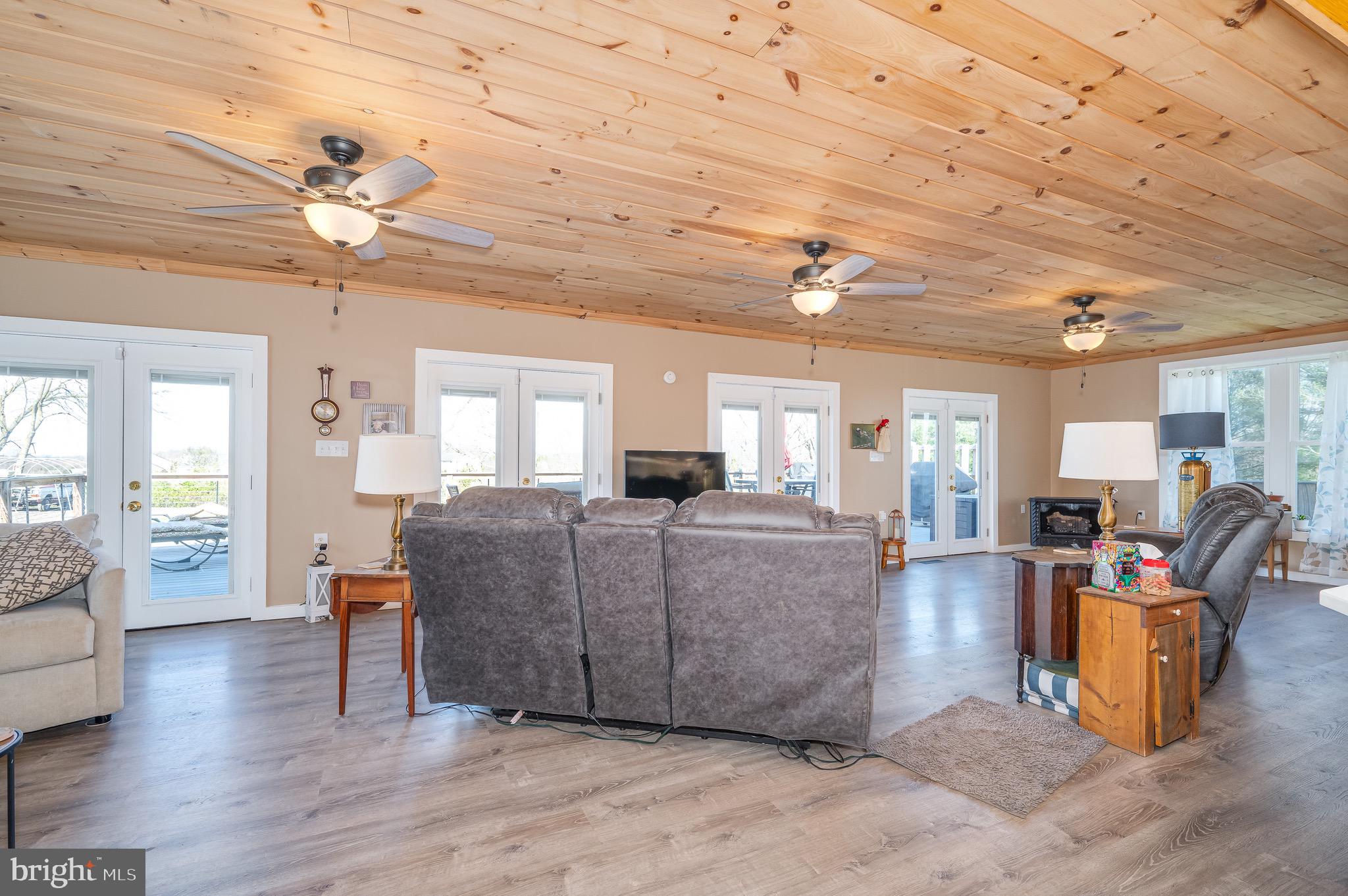 STEEPLE CHASE - Residential