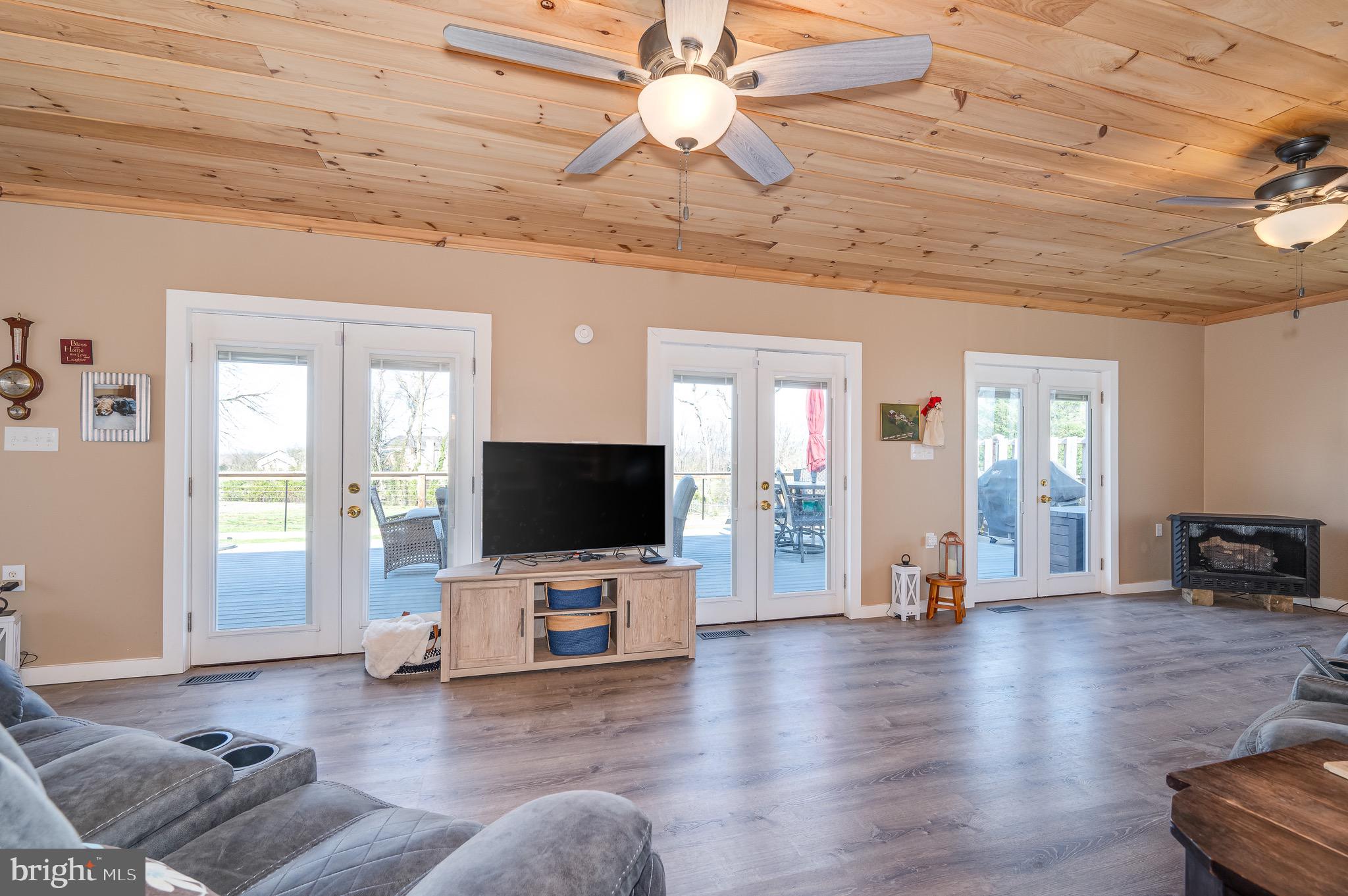 STEEPLE CHASE - Residential