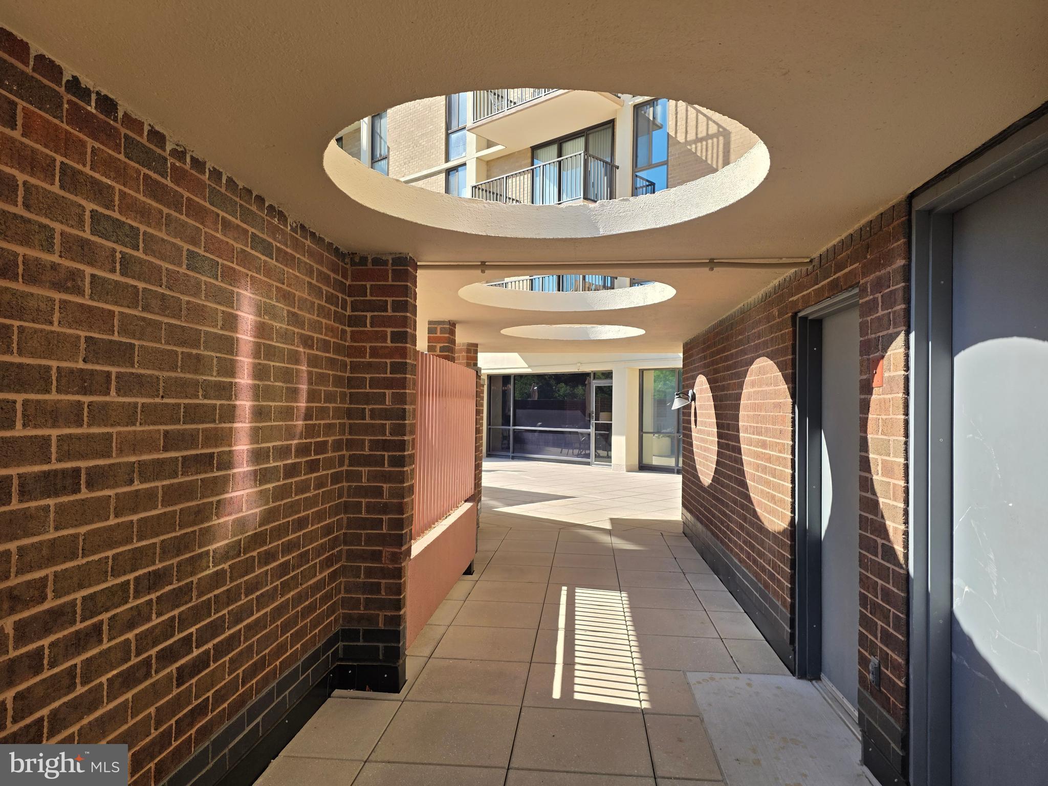 MCLEAN HOUSE NORTH - Residential