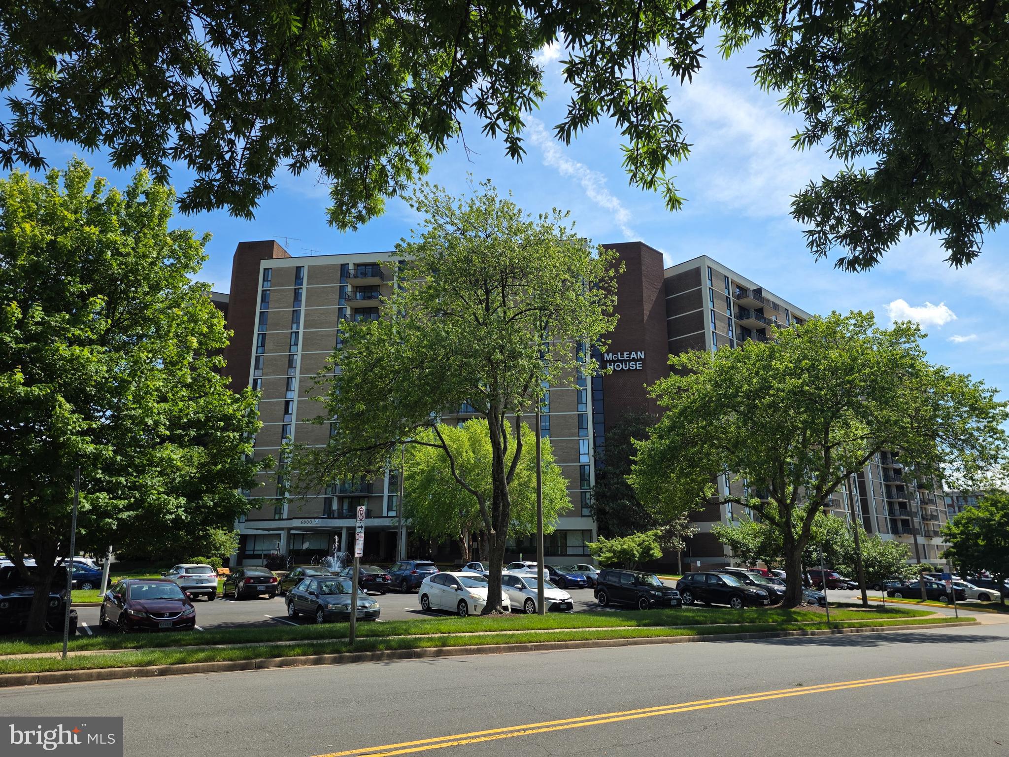 MCLEAN HOUSE NORTH - Residential