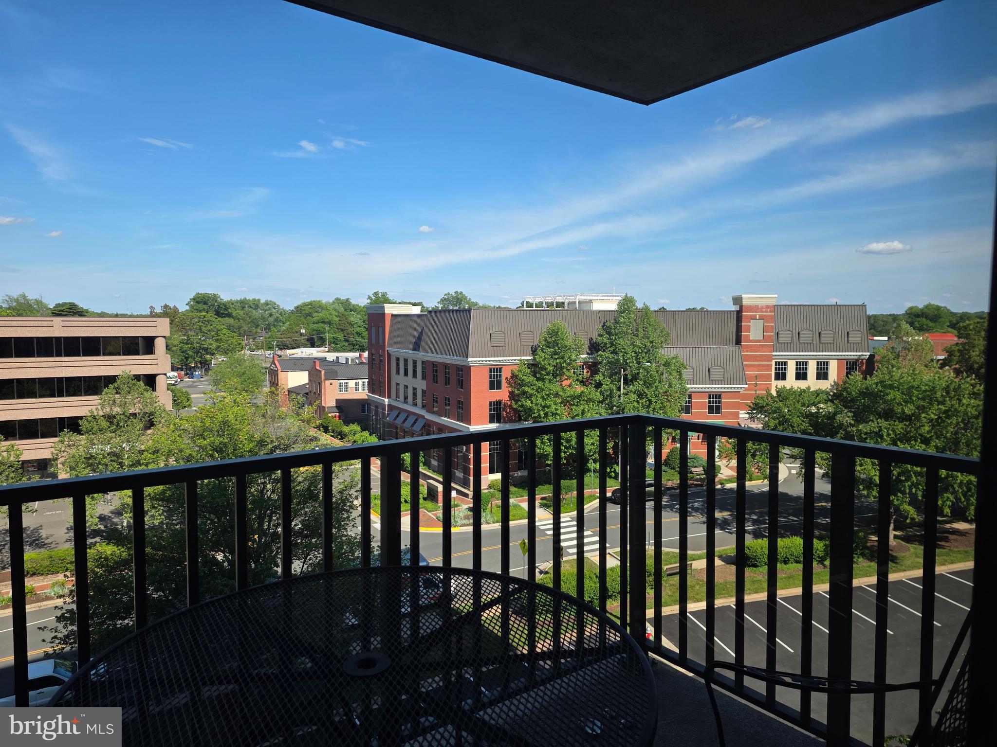 MCLEAN HOUSE NORTH - Residential