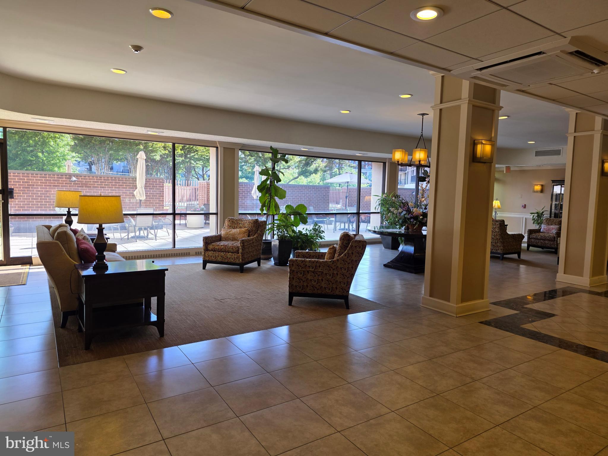 MCLEAN HOUSE NORTH - Residential