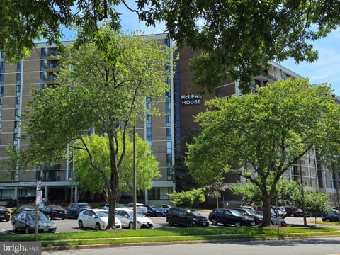 Photo of 6800 Fleetwood Road #601, MCLEAN, VA 22101 (MLS # VAFX2293954)