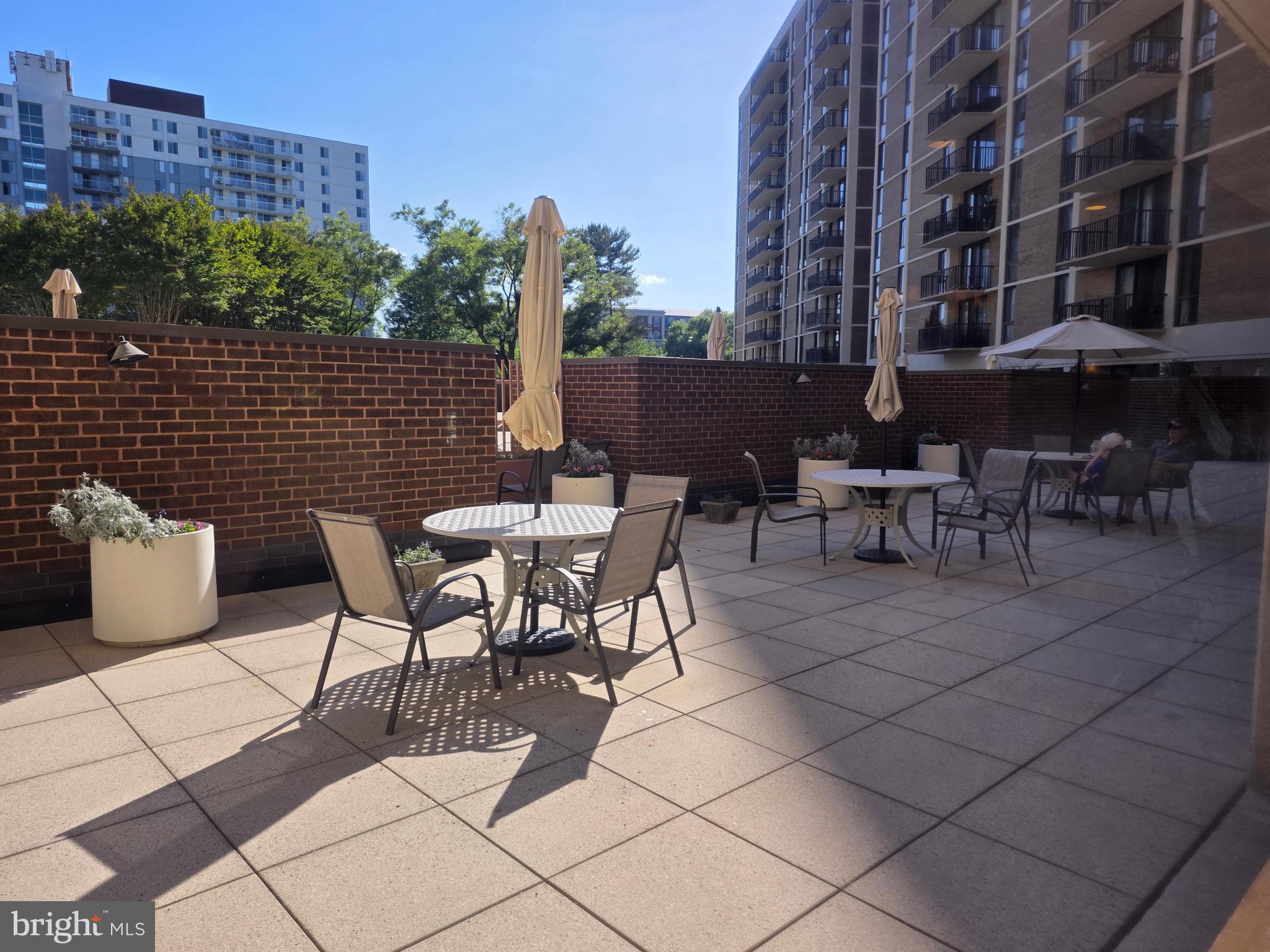 MCLEAN HOUSE NORTH - Residential