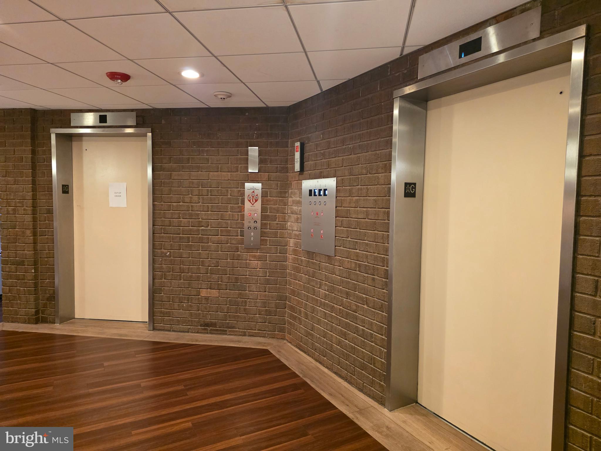 MCLEAN HOUSE NORTH - Residential
