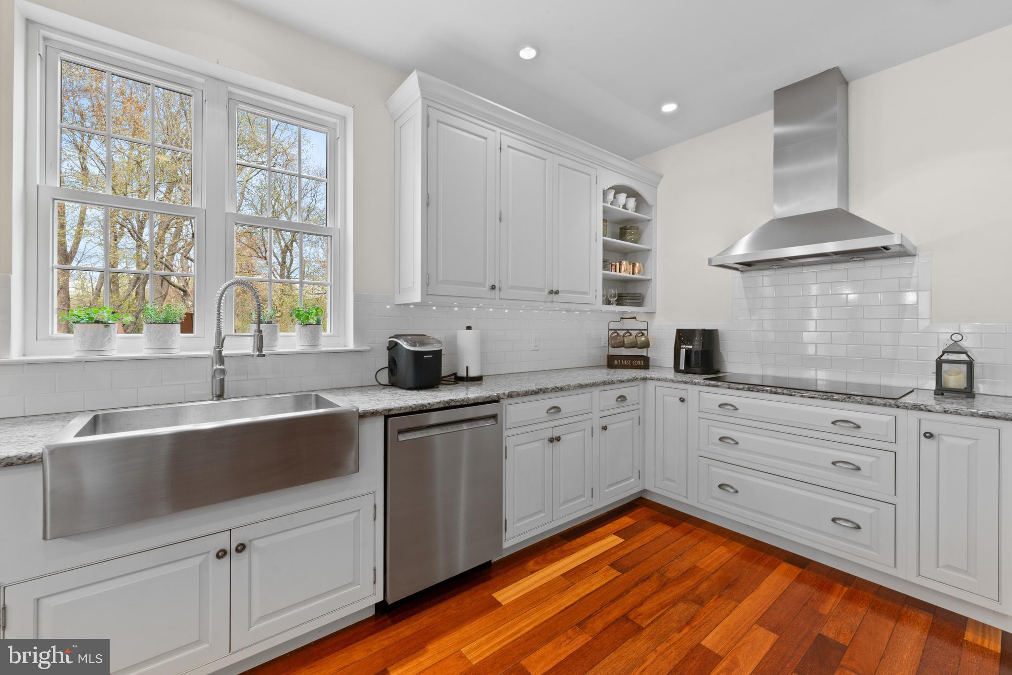 1735 AUTUMN LEAF LANE