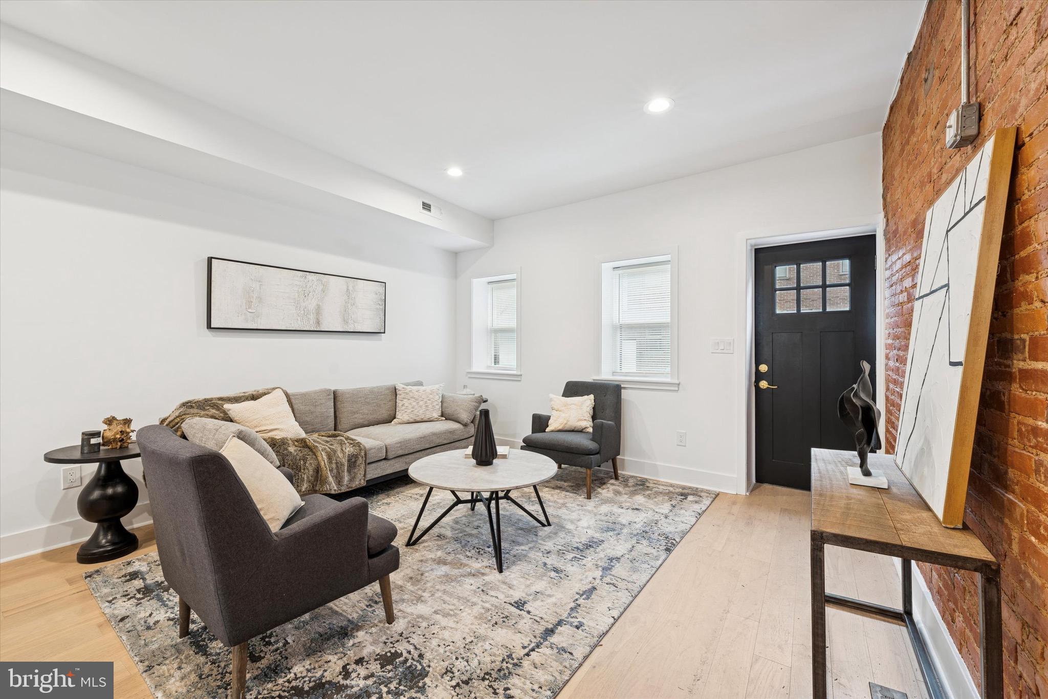 PASSYUNK SQUARE - Residential