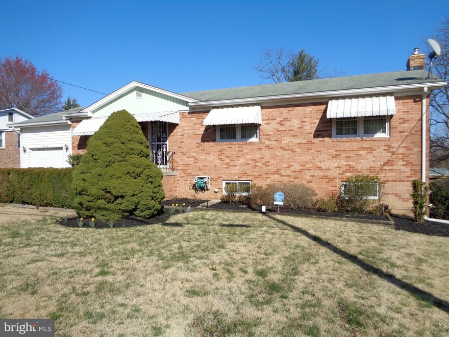 SOLID VALUE! ALL-BRICK EXTERIOR + METICULOUS CARE MEANS NO WORRIES--MAJOR SYSTEMS REPLACED! DESIGNED WITH COMFORT IN MIND--ROOM FOR EVERYONE TO GATHER FOR MEALS IN THE DINING ROOM, RELAX IN THE OVERSIZED FAMILY ROOM/BACK PATIO OR RETREAT TO THEIR SEPERATE SPACES...USE THE 4TH BEDROOM/3RD BATH AS A SECOND MASTER SUITE...TINKER IN THE GARAGE OR DETACHED WORKSHOP...SOME FURNITURE ITEMS MAY CONVEY...