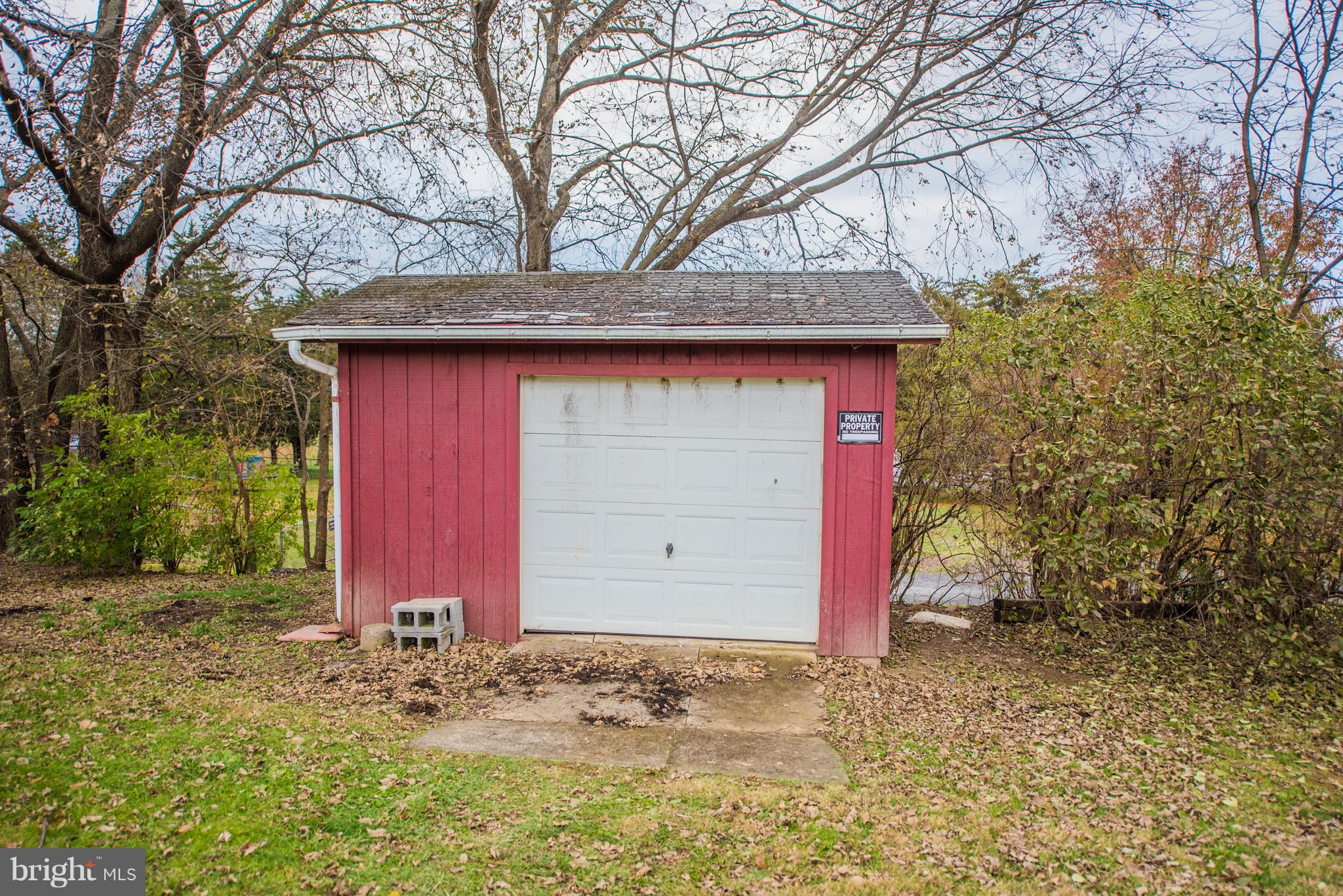 COUNTRY CLUB ESTATES - Residential