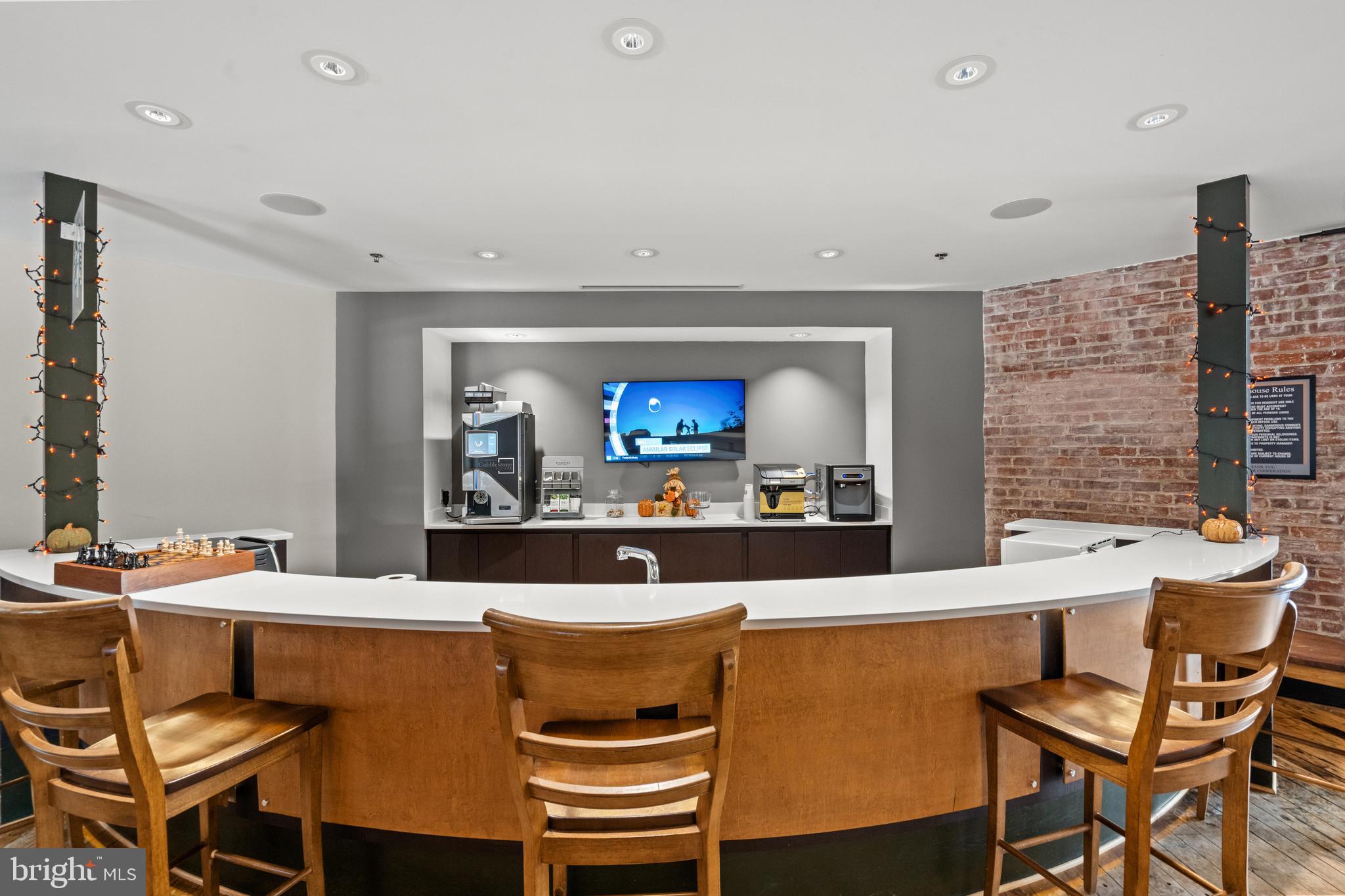 COBBLESTONE SQUARE - Residential