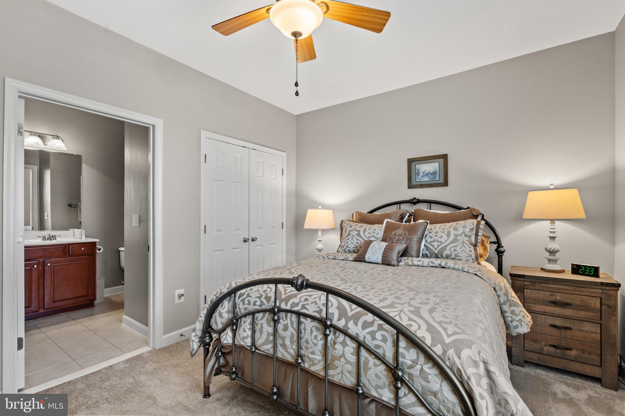 COBBLESTONE SQUARE - Residential