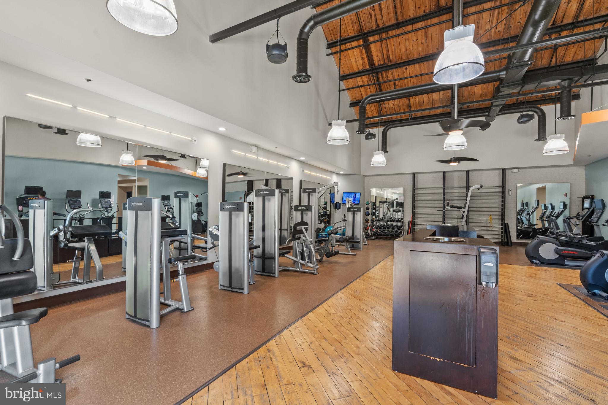 COBBLESTONE SQUARE - Residential