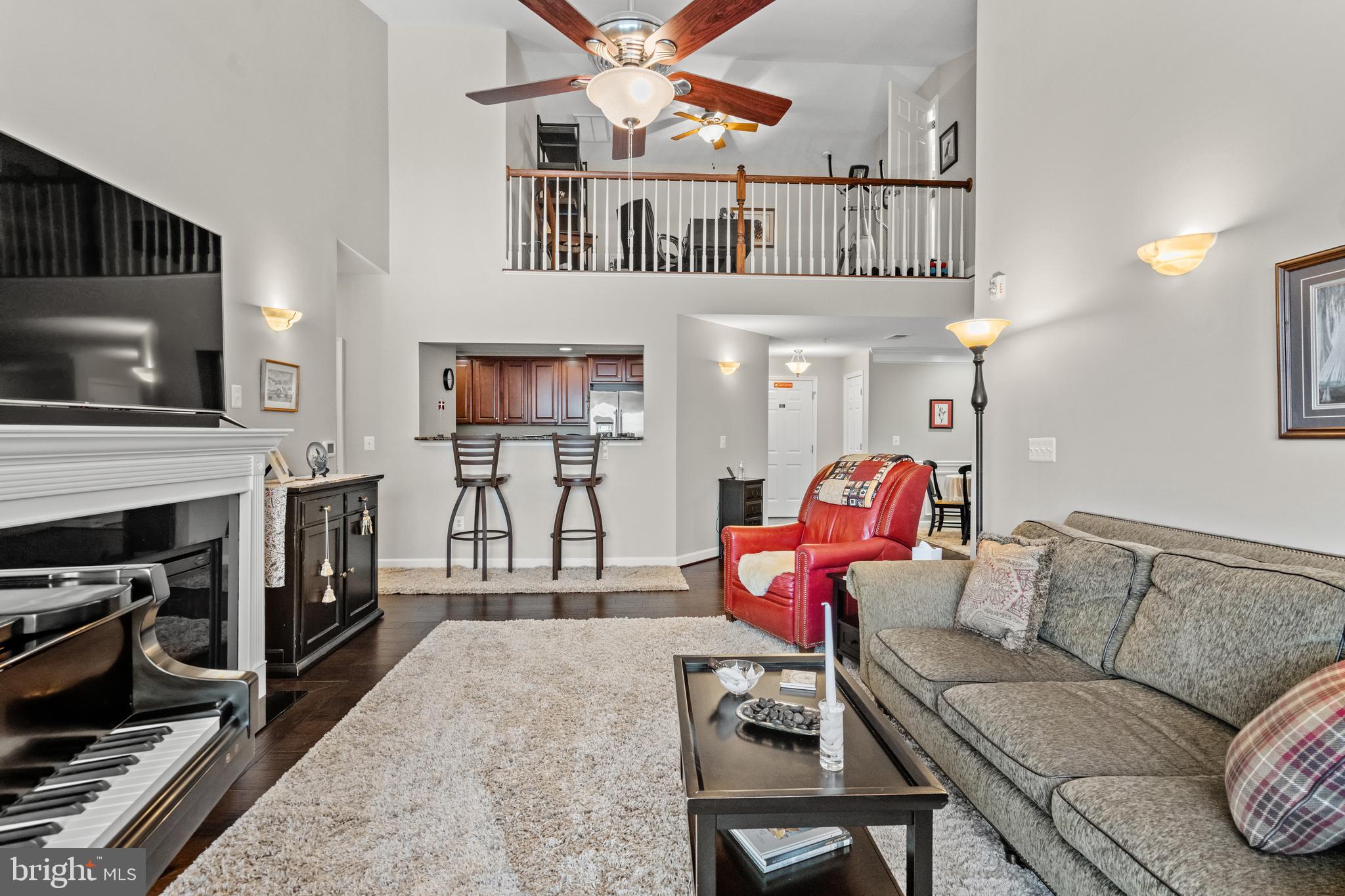 COBBLESTONE SQUARE - Residential