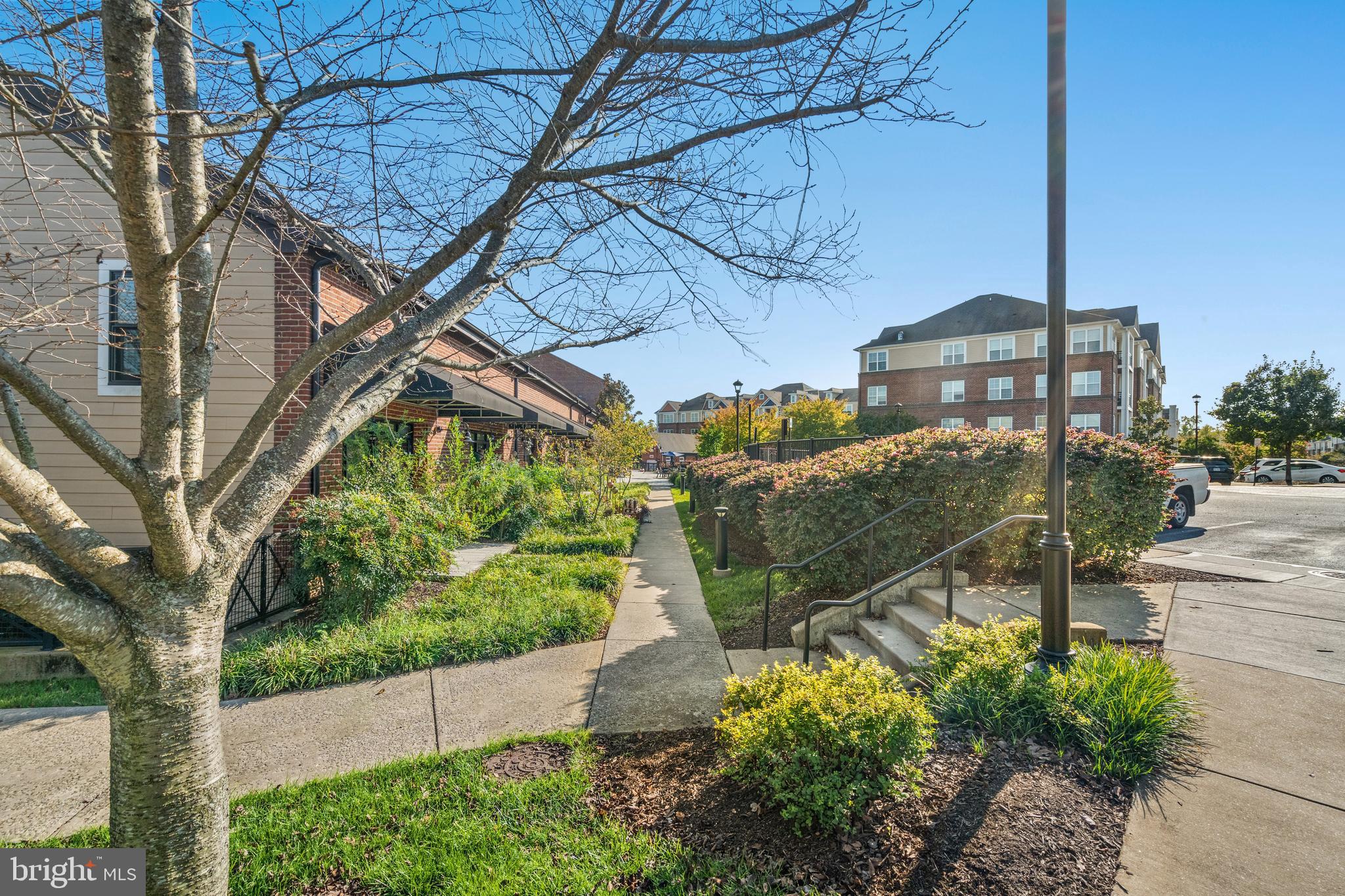 COBBLESTONE SQUARE - Residential