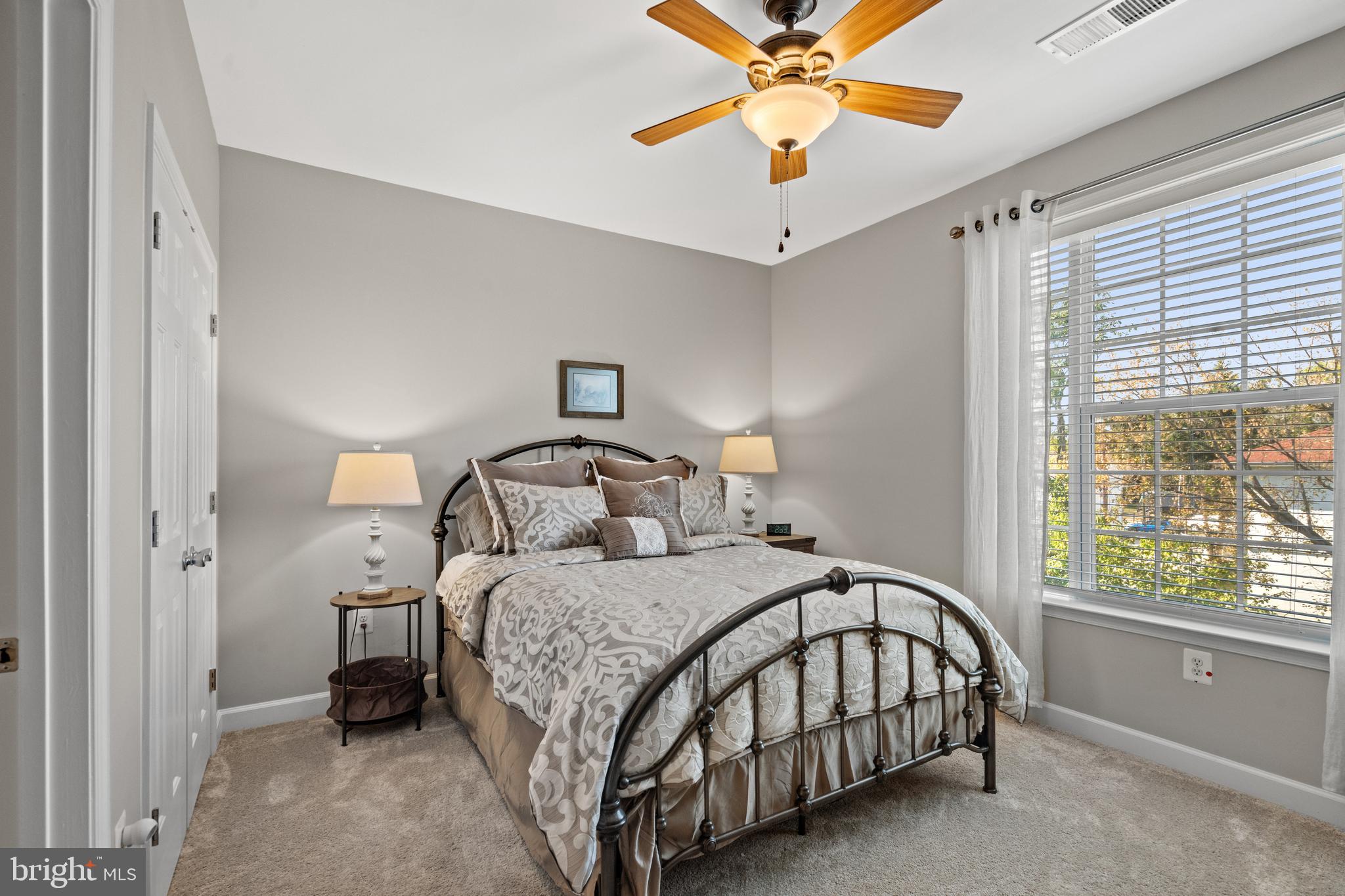 COBBLESTONE SQUARE - Residential