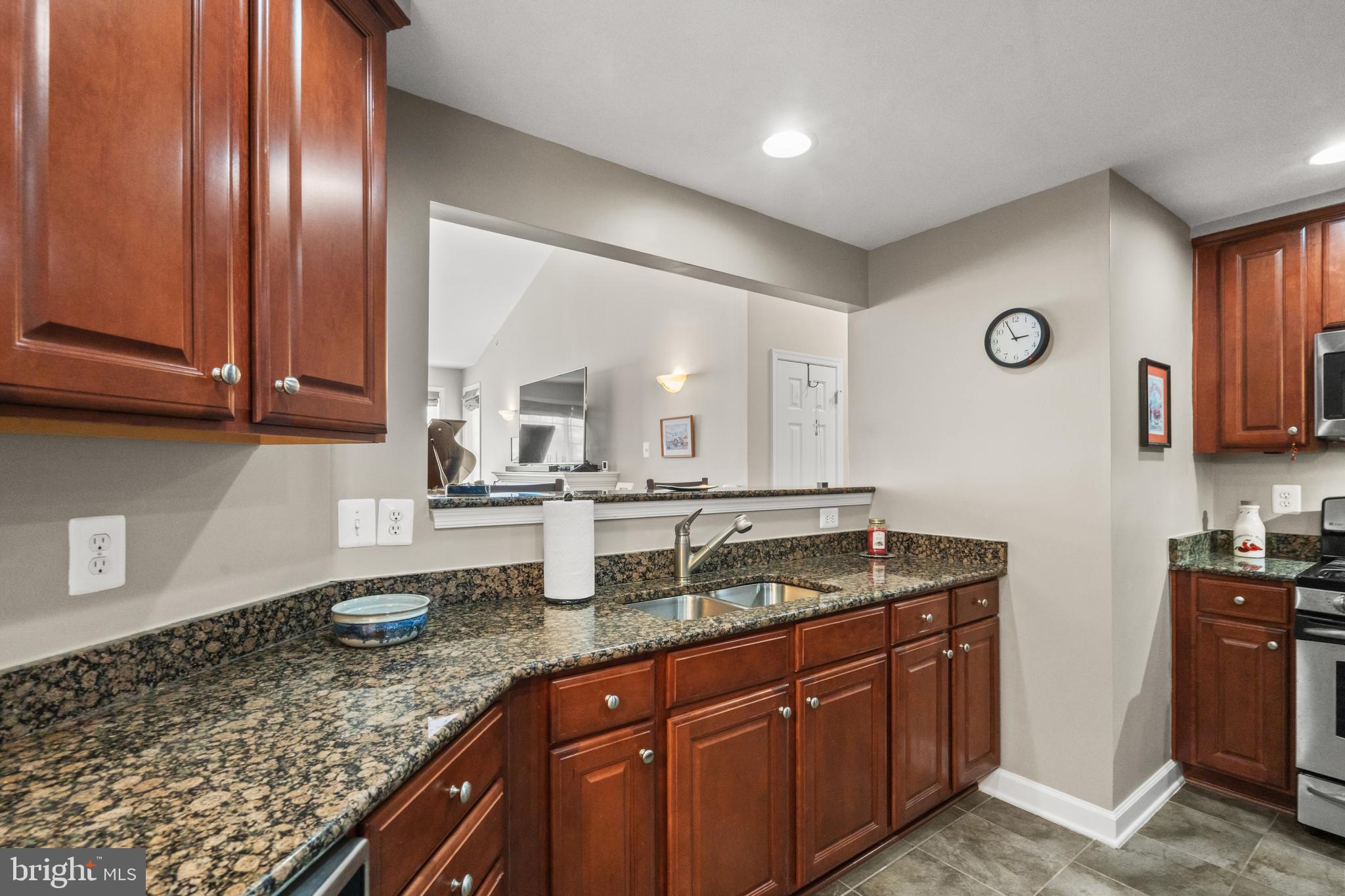 COBBLESTONE SQUARE - Residential