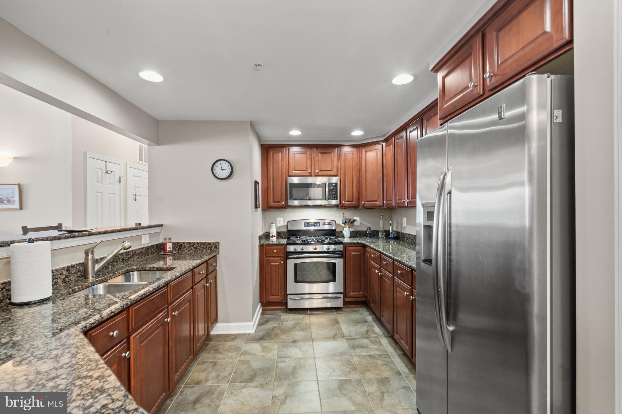 COBBLESTONE SQUARE - Residential