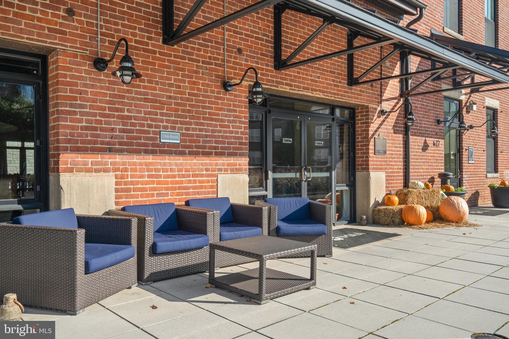 COBBLESTONE SQUARE - Residential