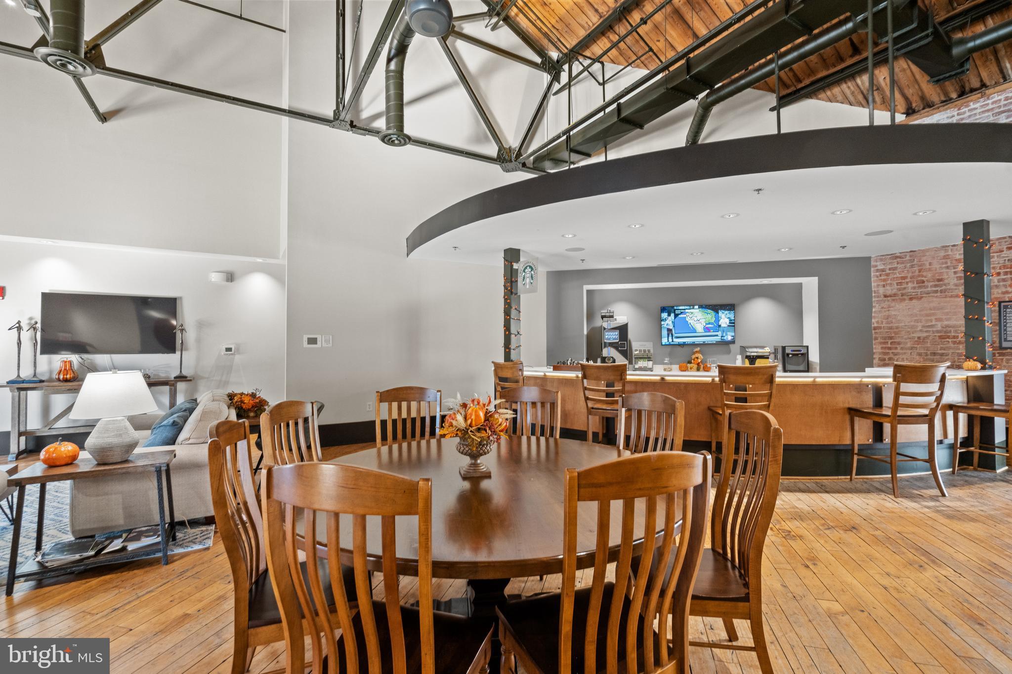 COBBLESTONE SQUARE - Residential