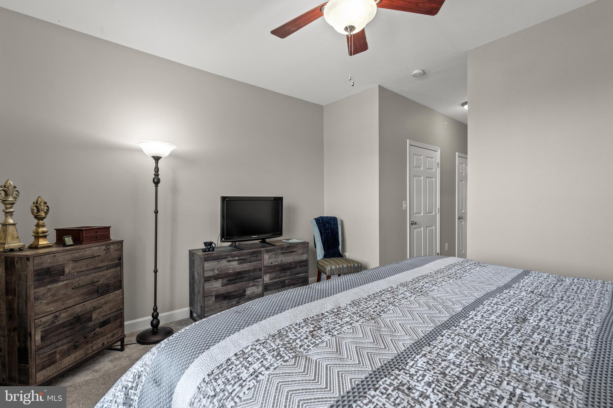 COBBLESTONE SQUARE - Residential