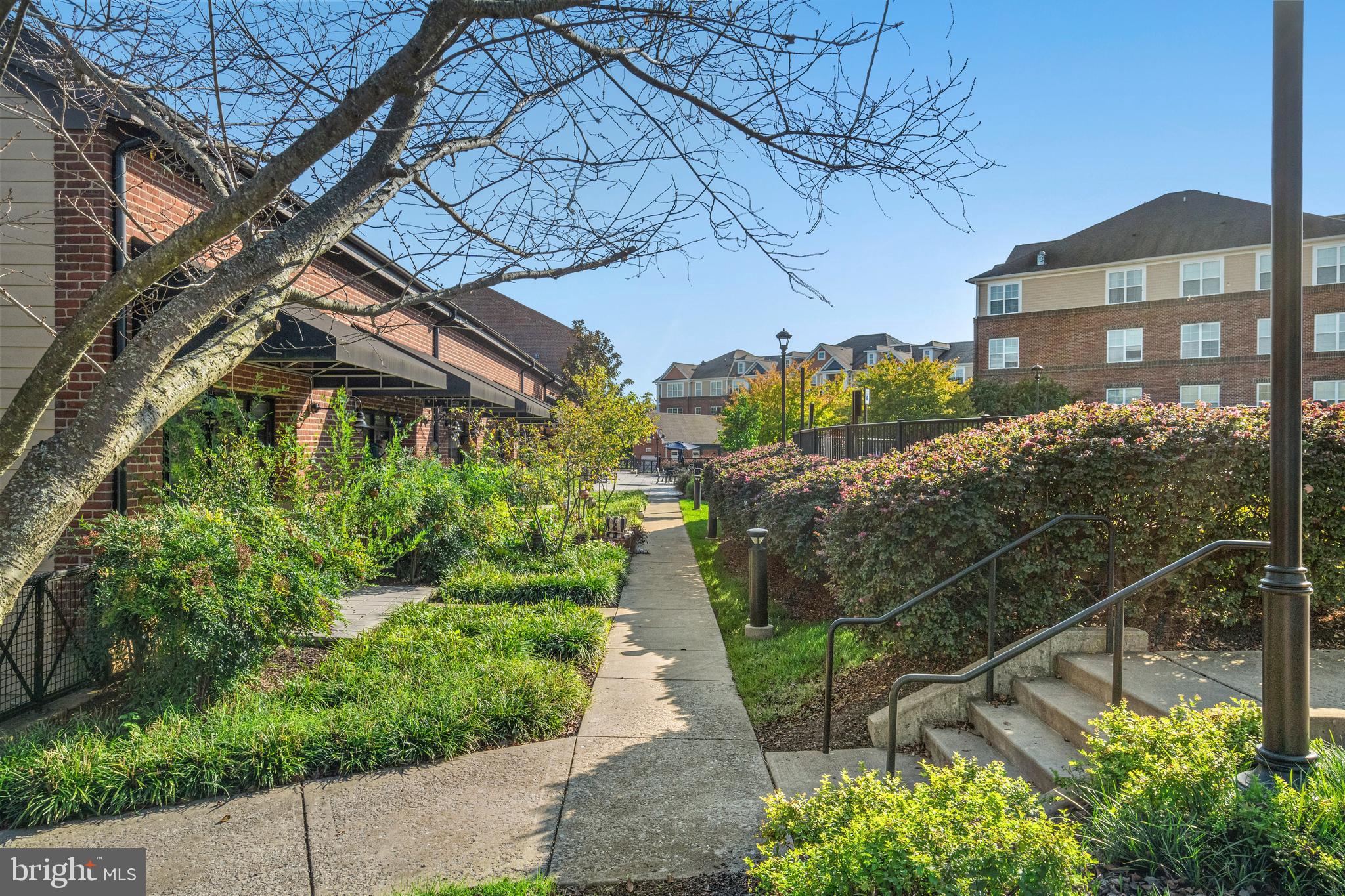 COBBLESTONE SQUARE - Residential