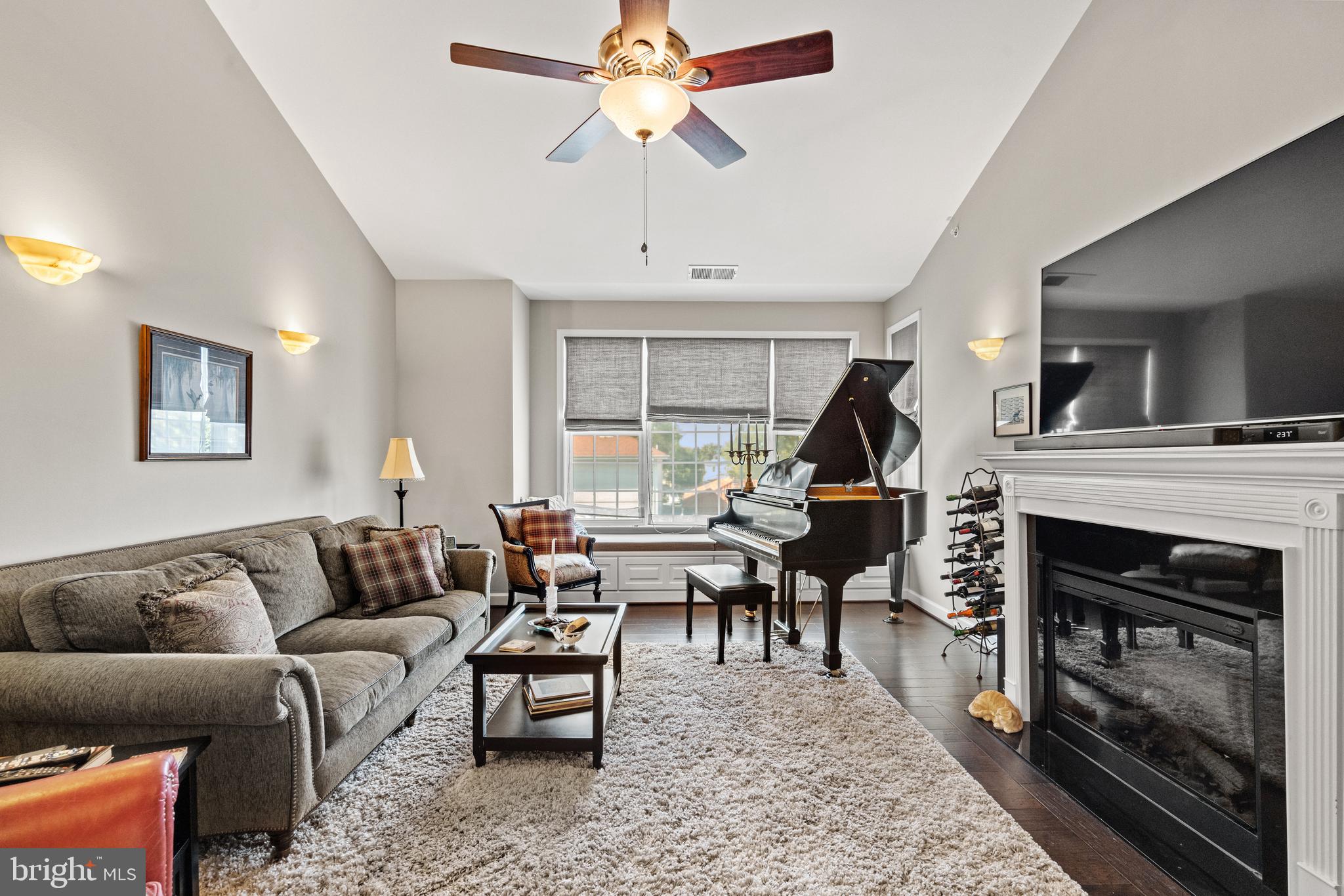 COBBLESTONE SQUARE - Residential