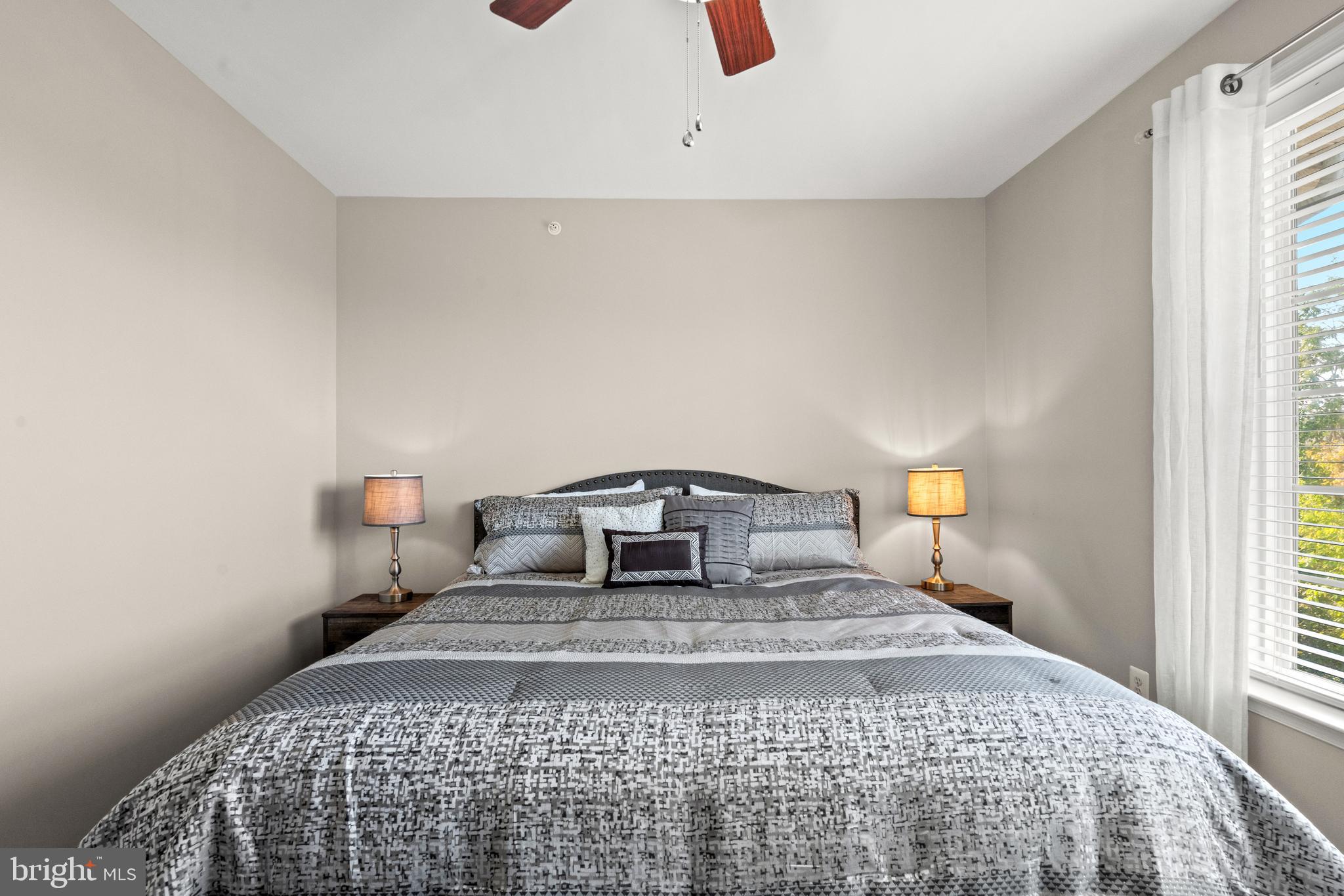 COBBLESTONE SQUARE - Residential