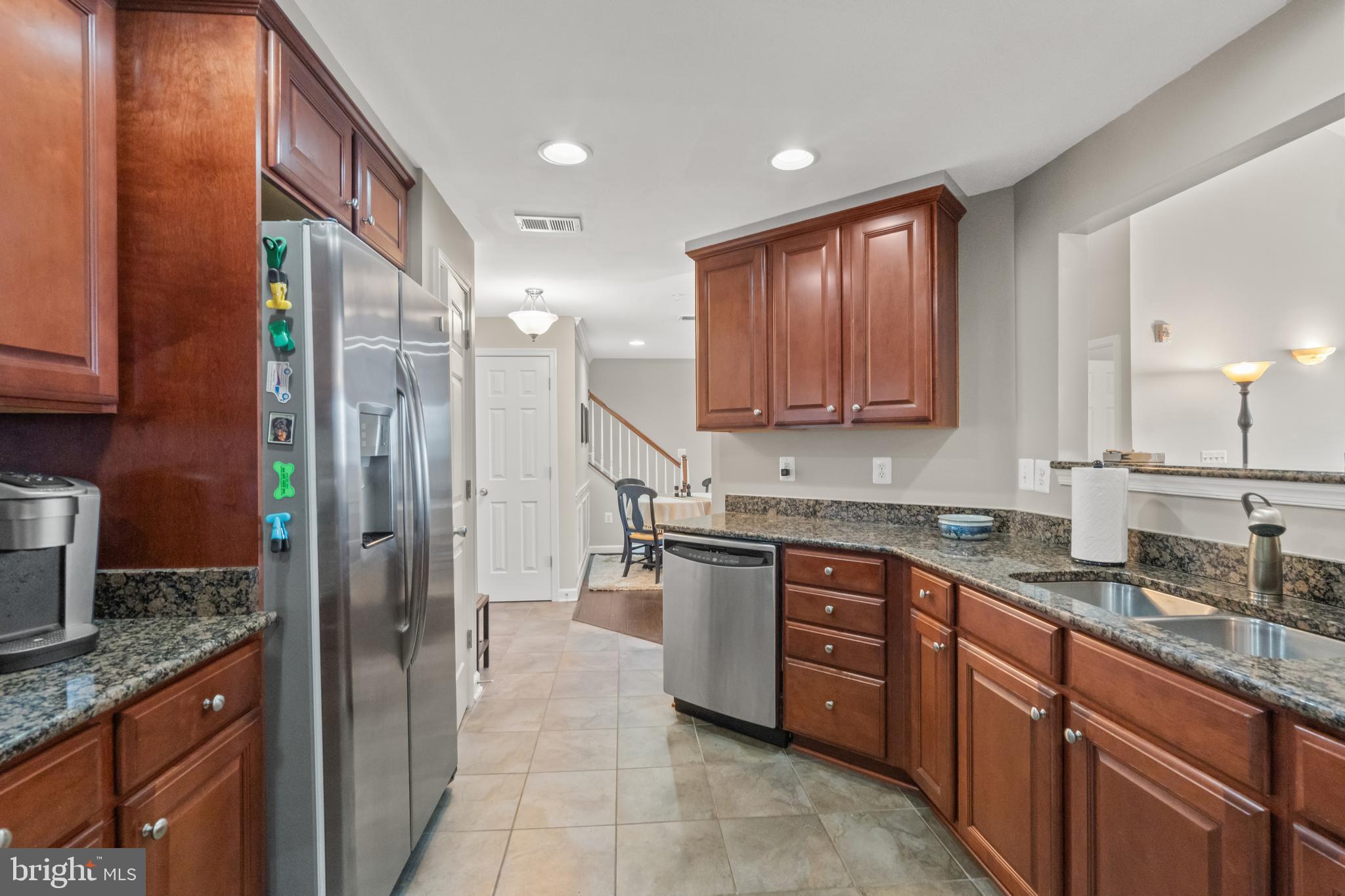 COBBLESTONE SQUARE - Residential