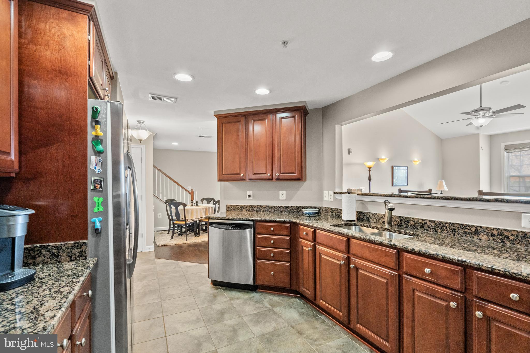 COBBLESTONE SQUARE - Residential