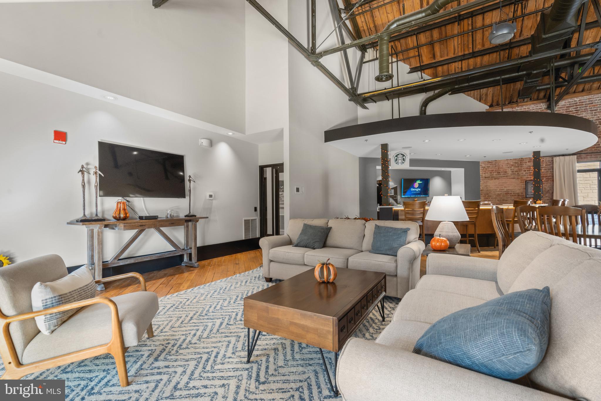 COBBLESTONE SQUARE - Residential