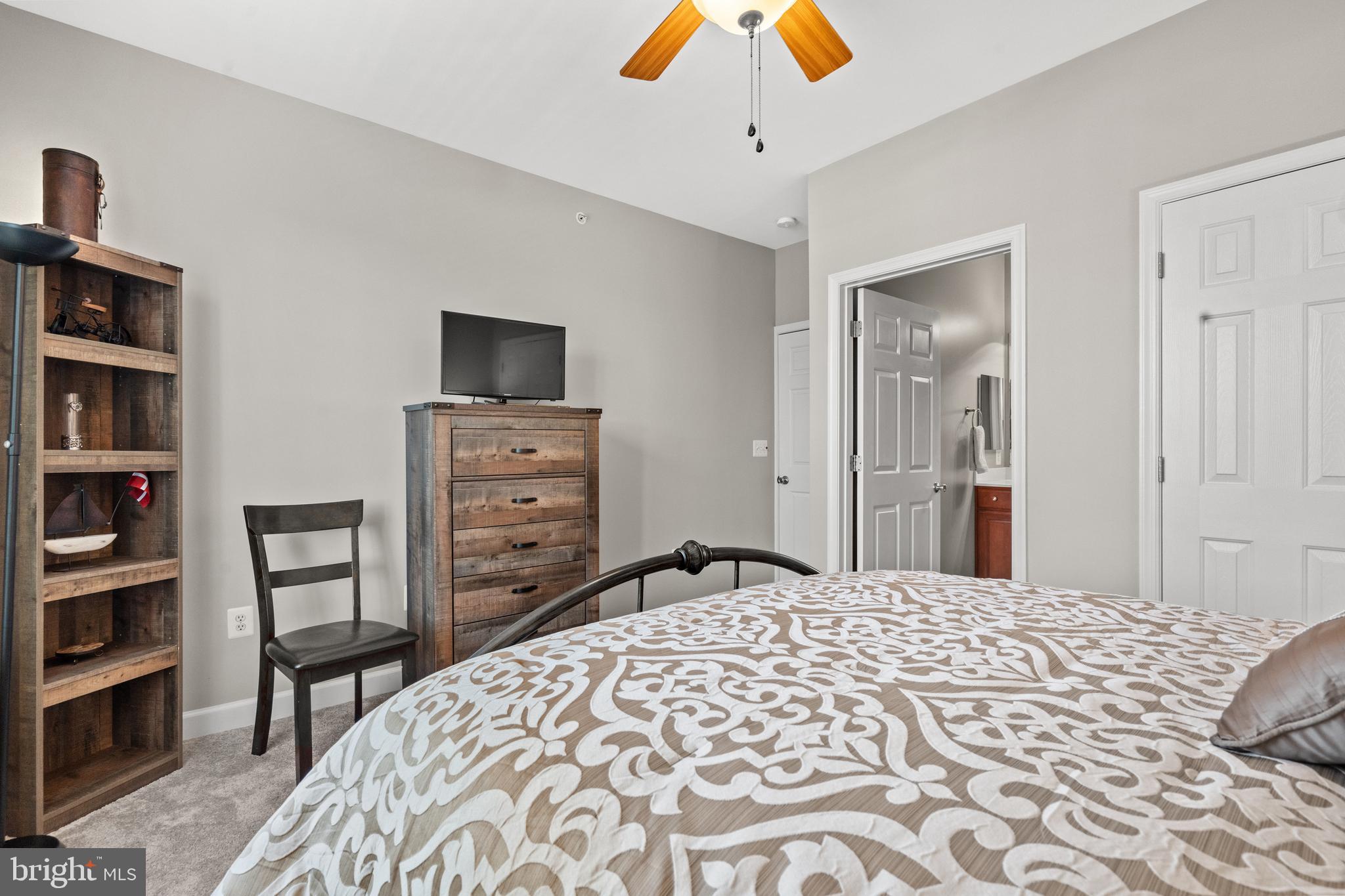 COBBLESTONE SQUARE - Residential