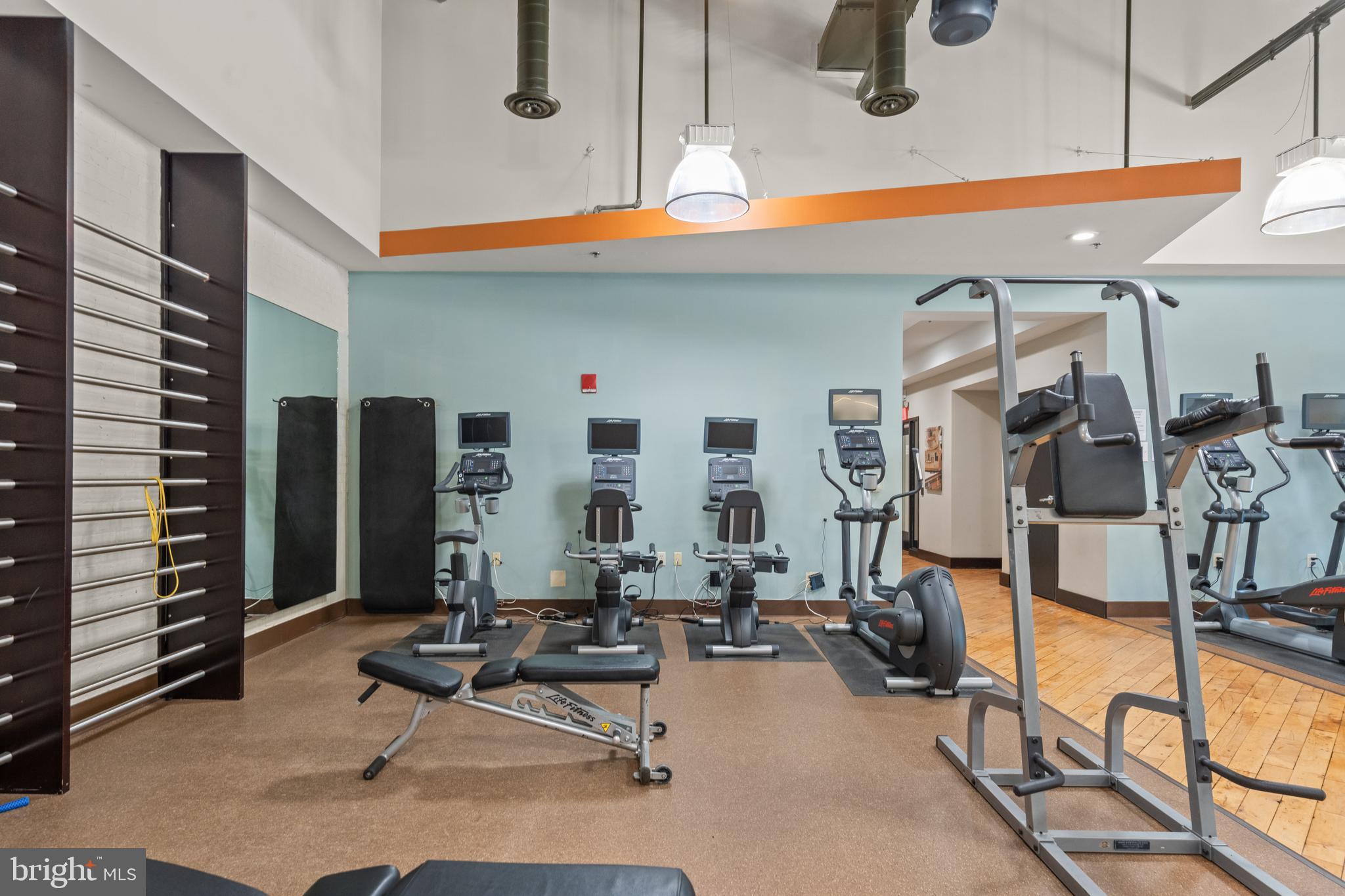 COBBLESTONE SQUARE - Residential