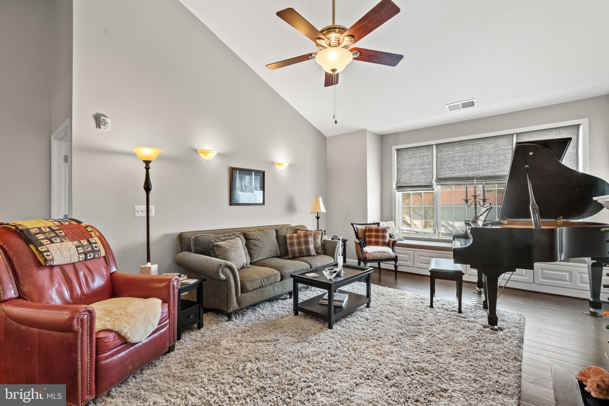 COBBLESTONE SQUARE - Residential