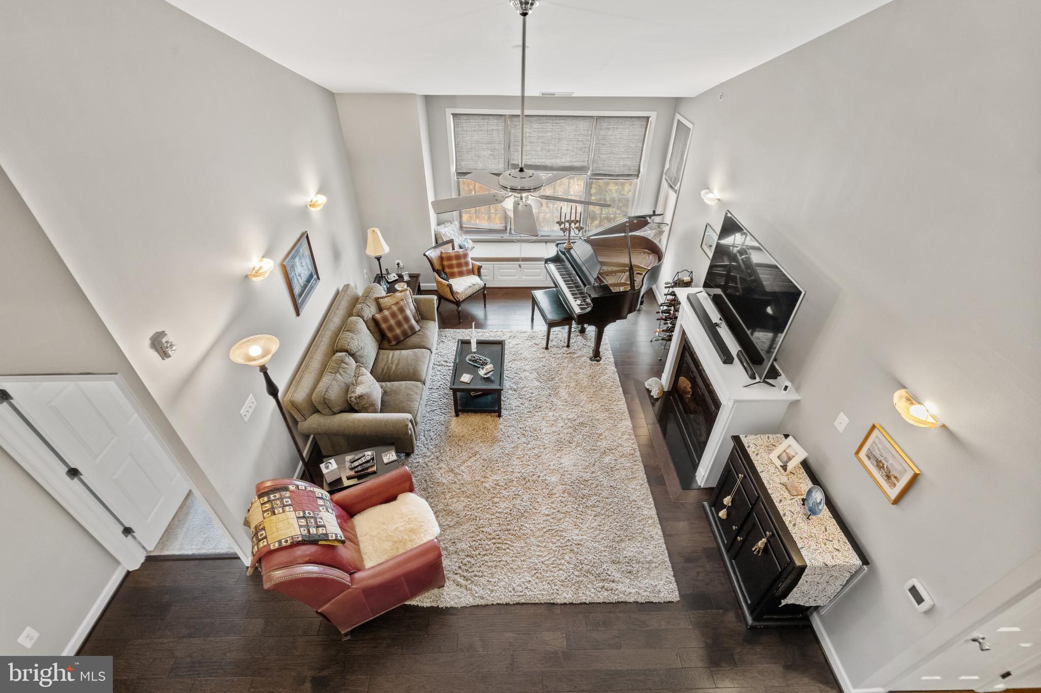 COBBLESTONE SQUARE - Residential