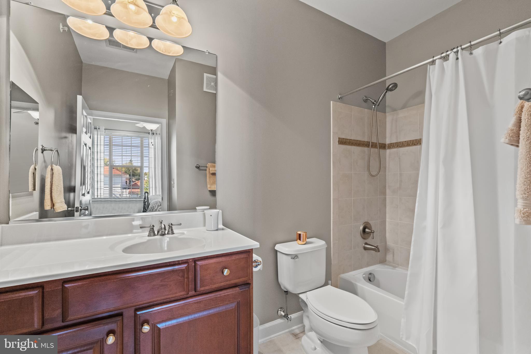 COBBLESTONE SQUARE - Residential