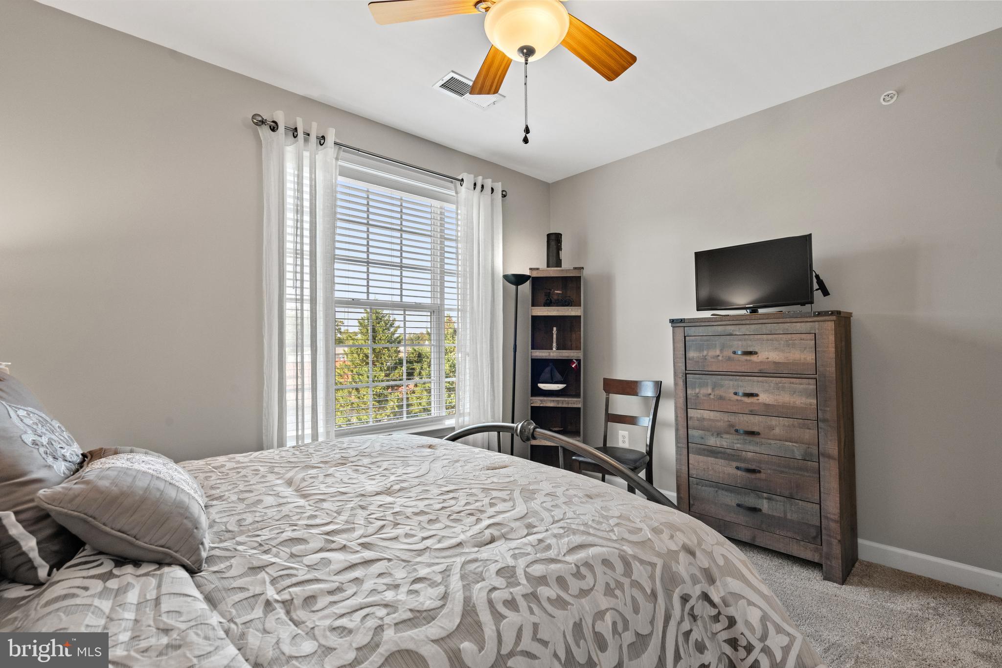 COBBLESTONE SQUARE - Residential