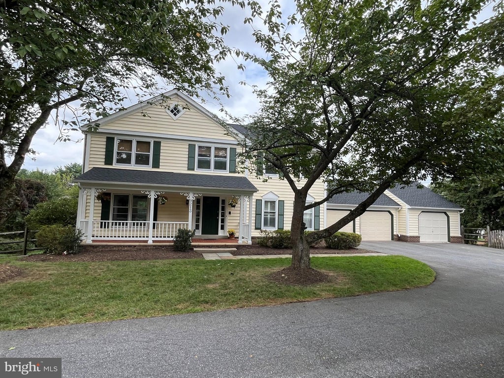 Photo of 9213 Bentridge Avenue, POTOMAC, MD 20854 (MLS # MDMC2254996)