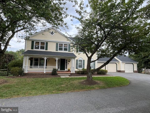 Photo of 9213 Bentridge Avenue, POTOMAC, MD 20854 (MLS # MDMC2254996)