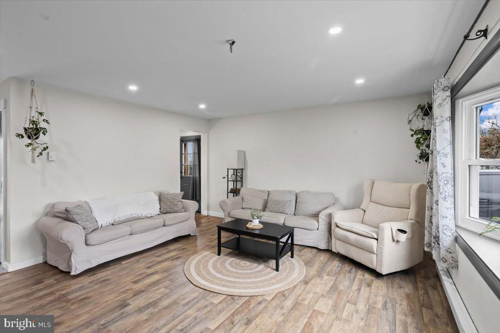 Photo of 464 W Ridge Road, ELIZABETHTOWN, PA 17022 (MLS # PALA2085648)