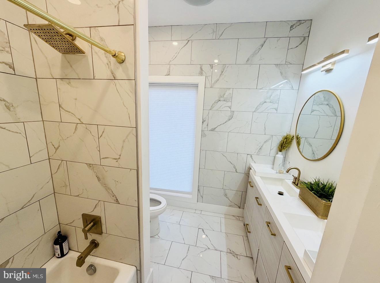 3249 ARUNDEL ON THE BAY ROAD