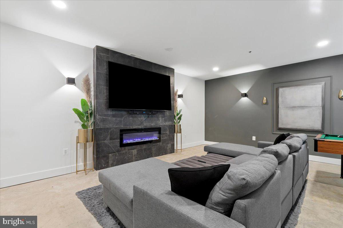 ARUNDEL ON THE BAY - Residential